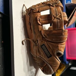 Regent Saddleback 04970 Baseball Glove